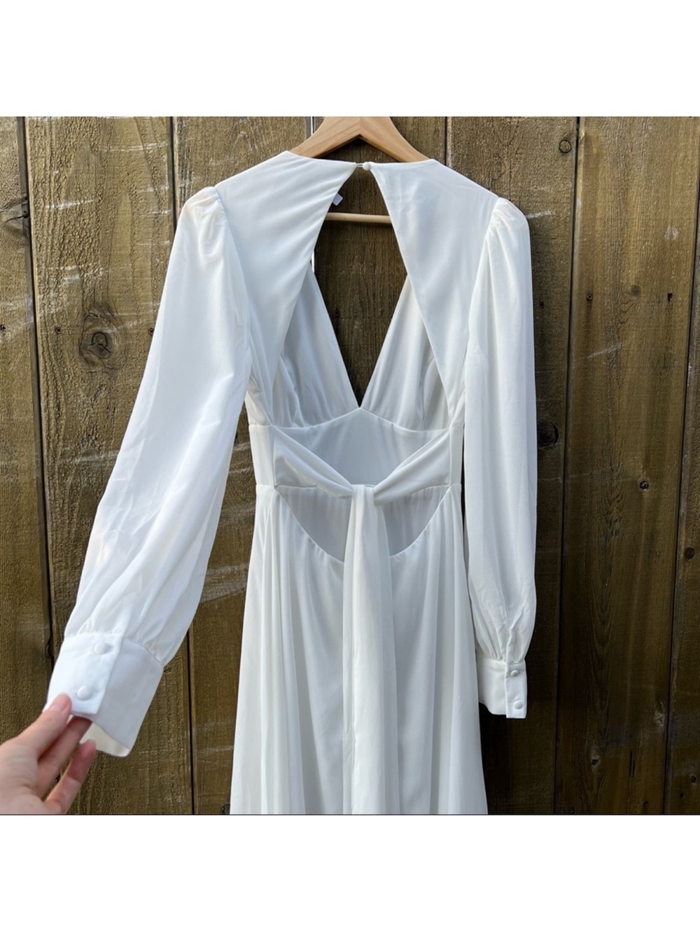 White Long Sleeve Backless Chiffon Maxi Dress 🌿 - Picture 4 of 8